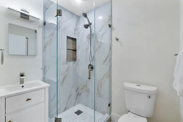 Unit 204 photo 14