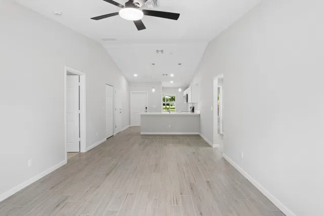  Residence photo 16