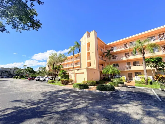 Unit 404 photo 2