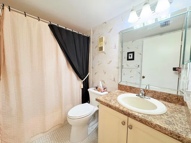 Unit 404 photo 11