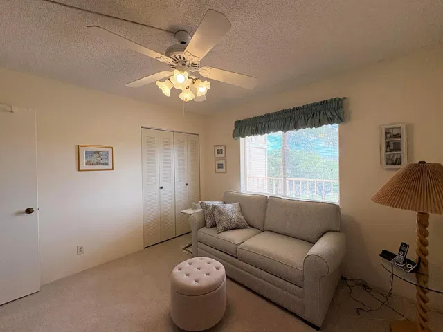 Unit 404 photo 14