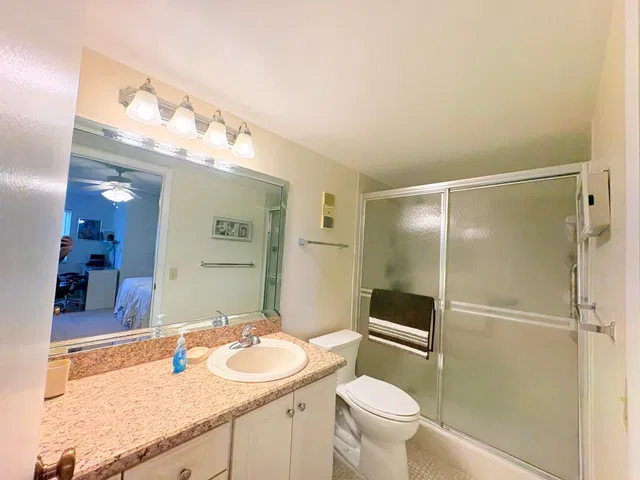 Unit 404 photo 15