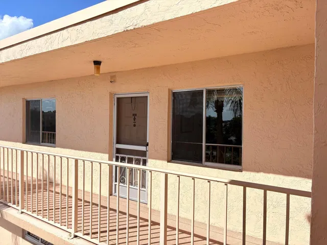 Unit 404 photo 17
