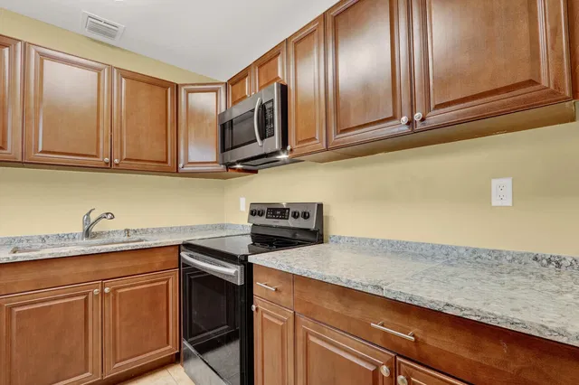 Unit 184 photo 2