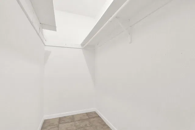 Unit 184 photo 6