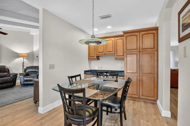 Residence photo 17