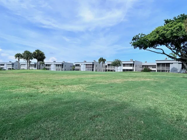Residence photo 3