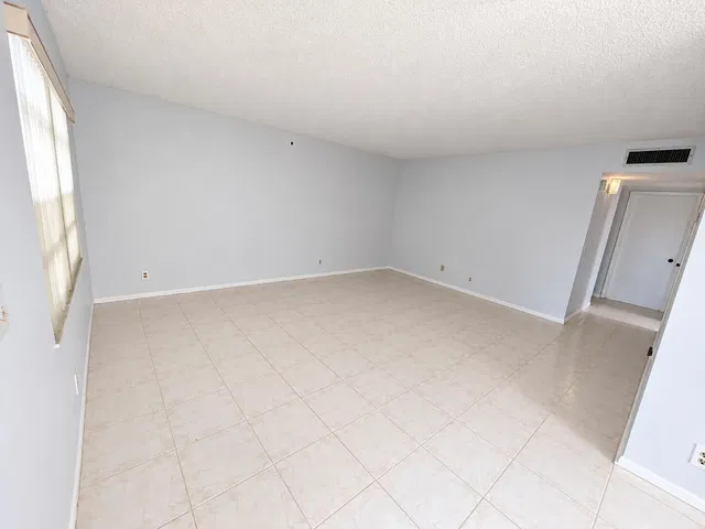 Residence photo 8