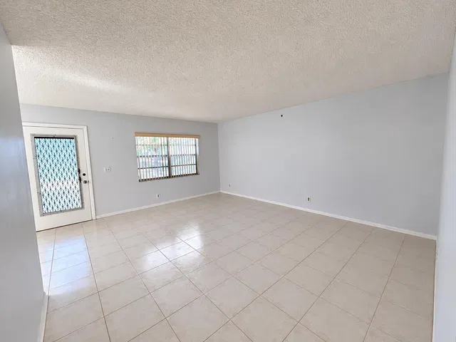 Residence photo 10