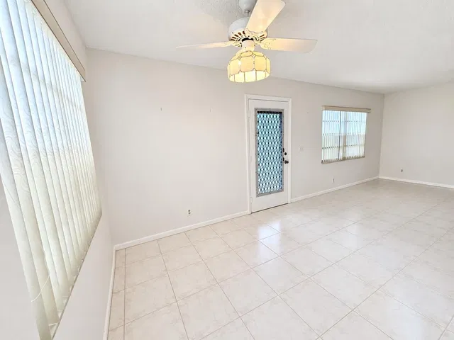 Residence photo 12