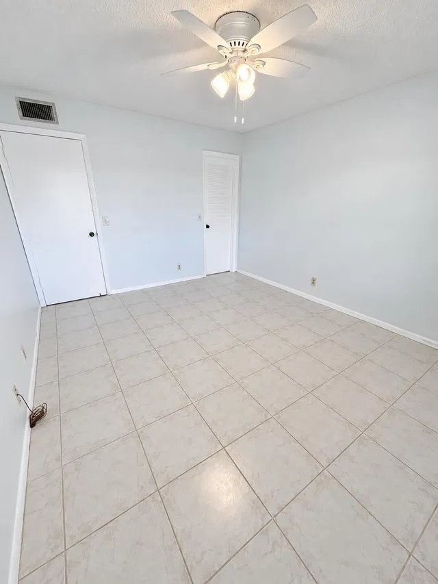 Residence photo 16