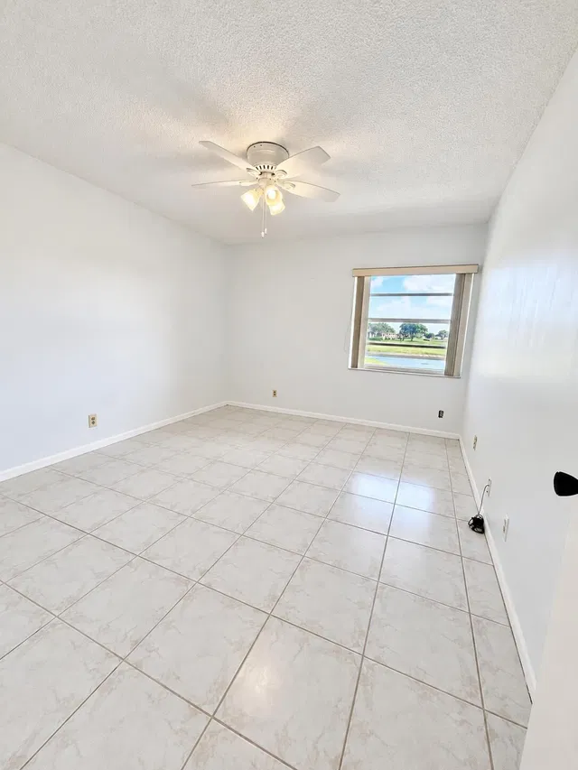 Residence photo 17