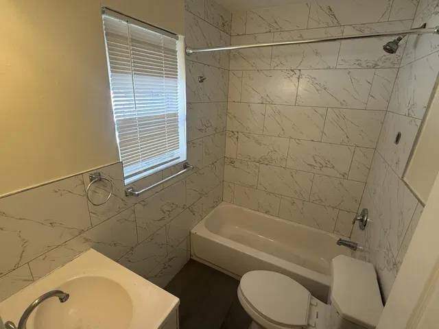 Unit 4 photo 9