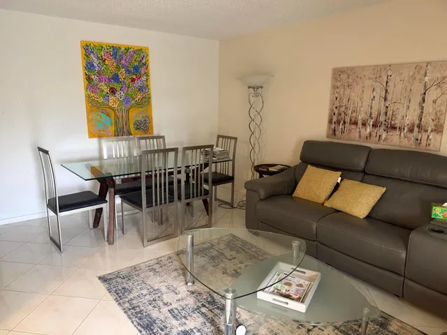 Residence photo 2