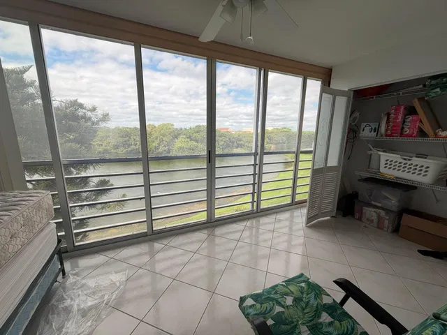 Residence photo 5