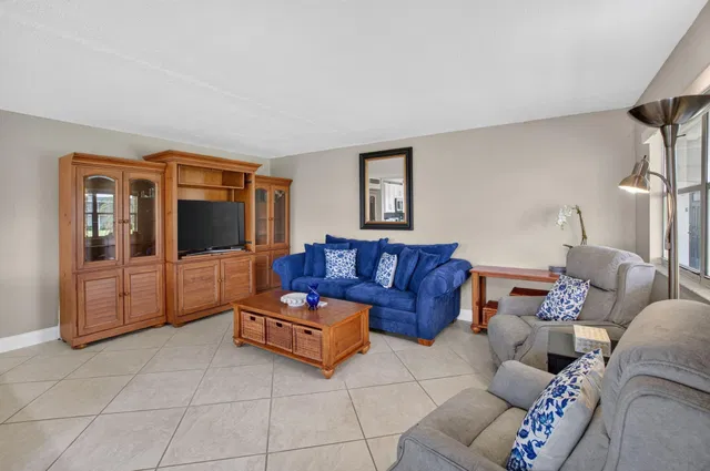 Unit 264 photo 11