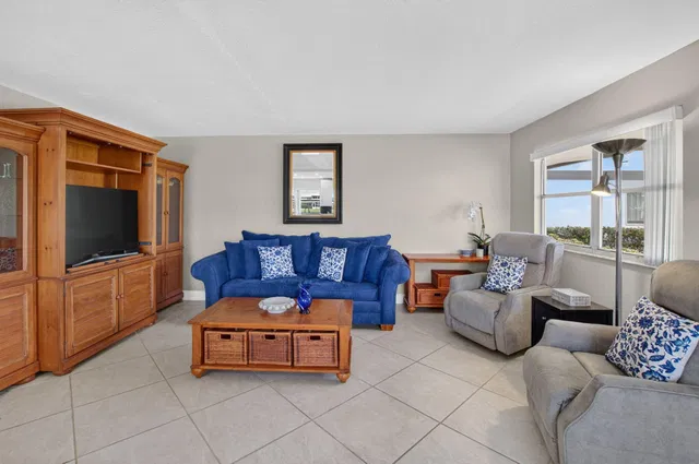 Unit 264 photo 12