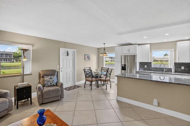 Unit 264 photo 15
