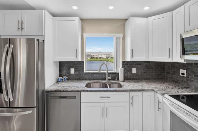Unit 264 photo 17