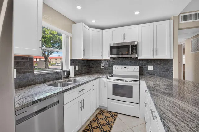 Unit 264 photo 20