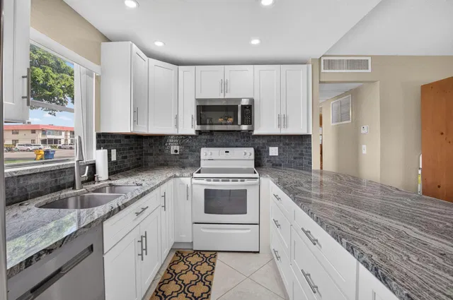 Unit 264 photo 21