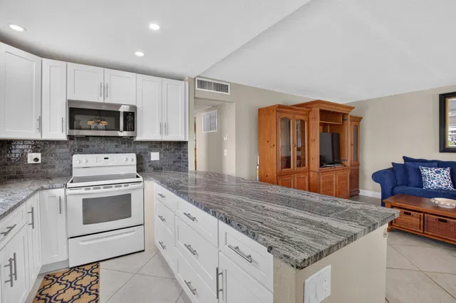 Unit 264 photo 25