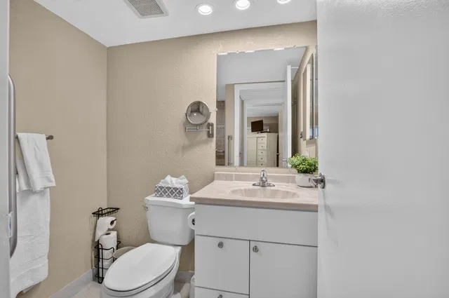 Unit 264 photo 37