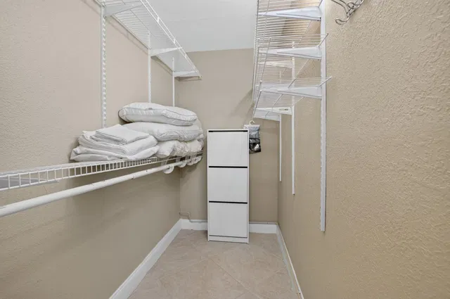 Unit 264 photo 43