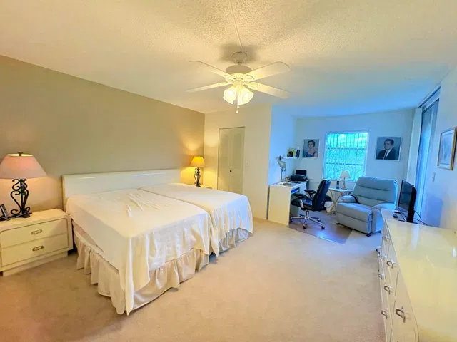 Unit 404 photo 9