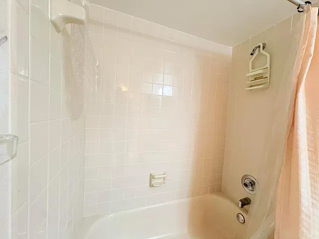 Unit 404 photo 12