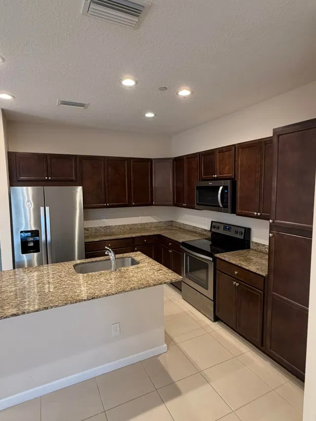 Residence photo 4