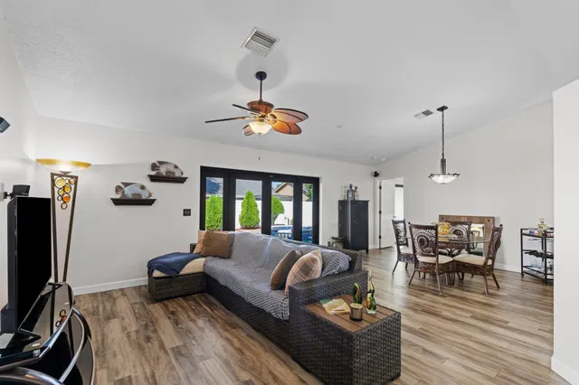 Residence photo 6