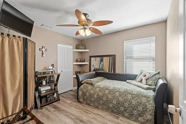 Residence photo 17