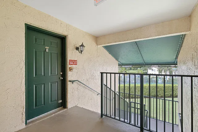 Unit 304 photo 6