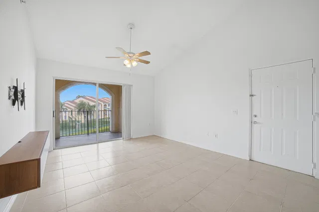 Unit 304 photo 15
