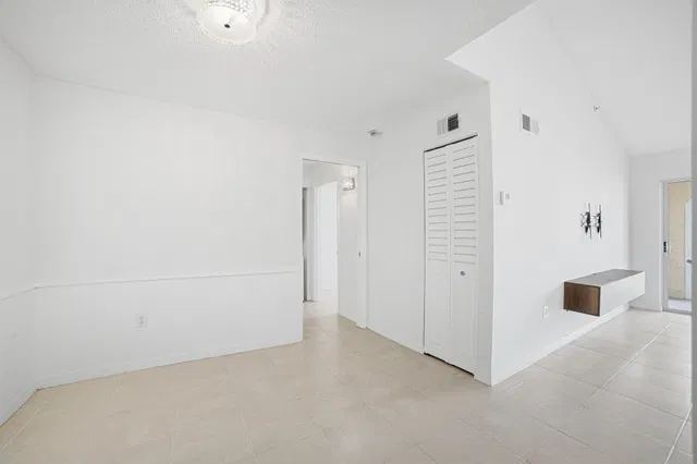 Unit 304 photo 16