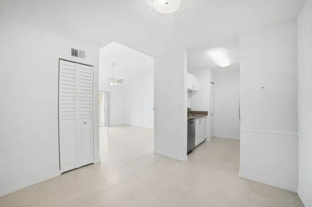 Unit 304 photo 17
