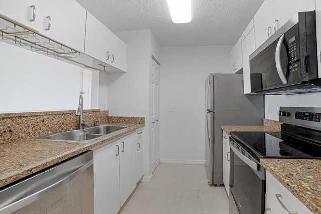 Unit 304 photo 18
