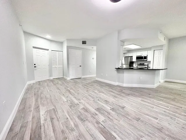 Unit 105 photo 4