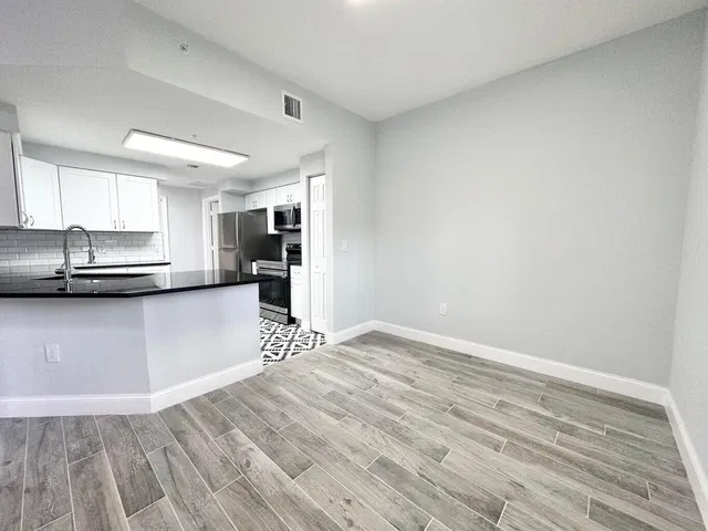 Unit 105 photo 9