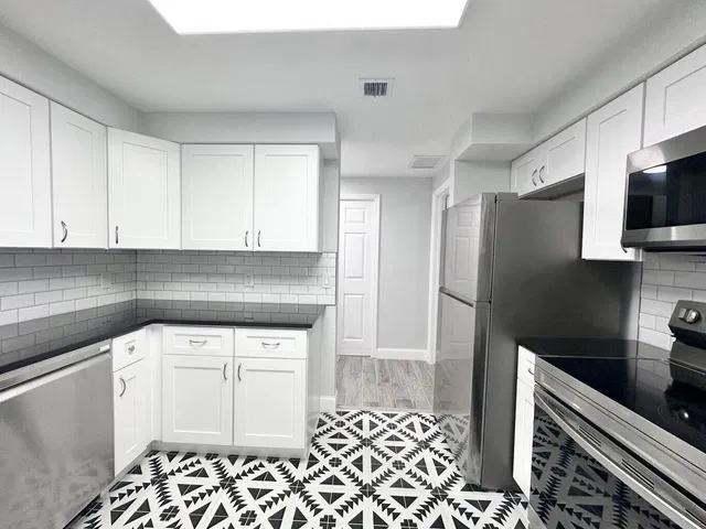 Unit 105 photo 11