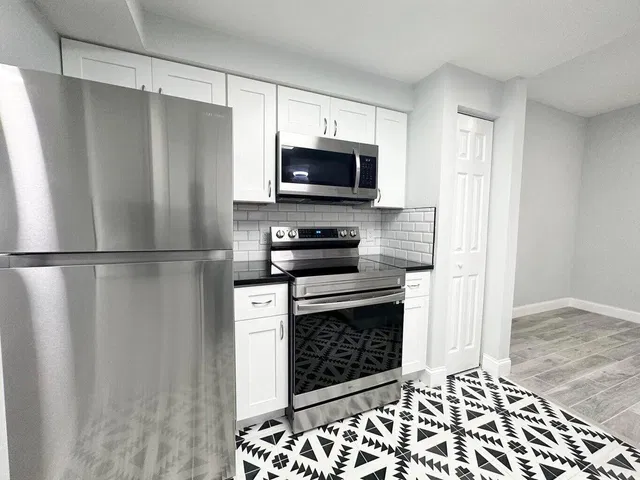Unit 105 photo 12