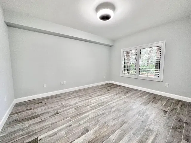 Unit 105 photo 14