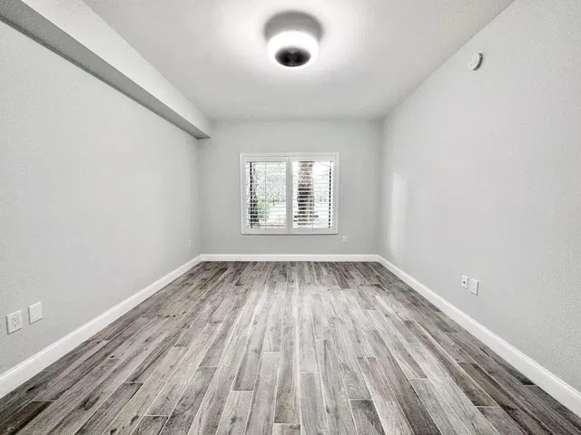 Unit 105 photo 16
