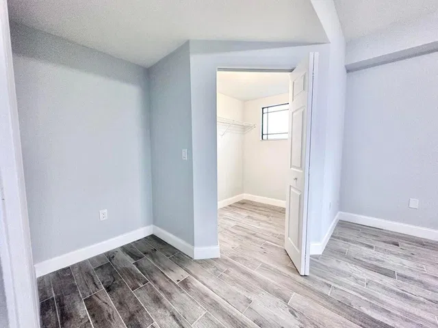 Unit 105 photo 18