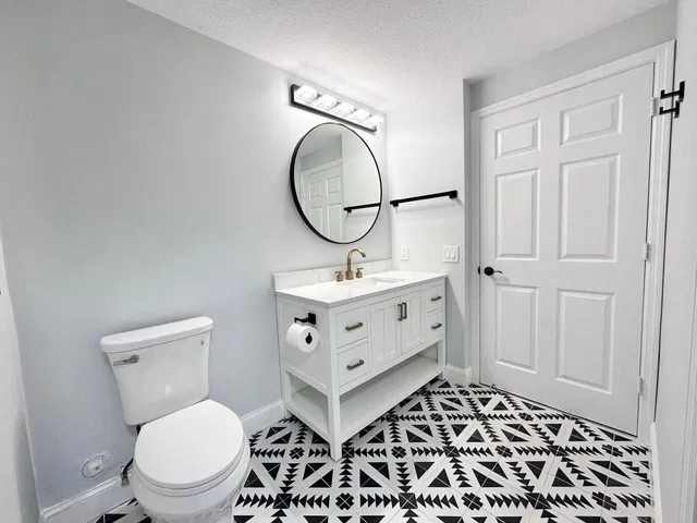 Unit 105 photo 21