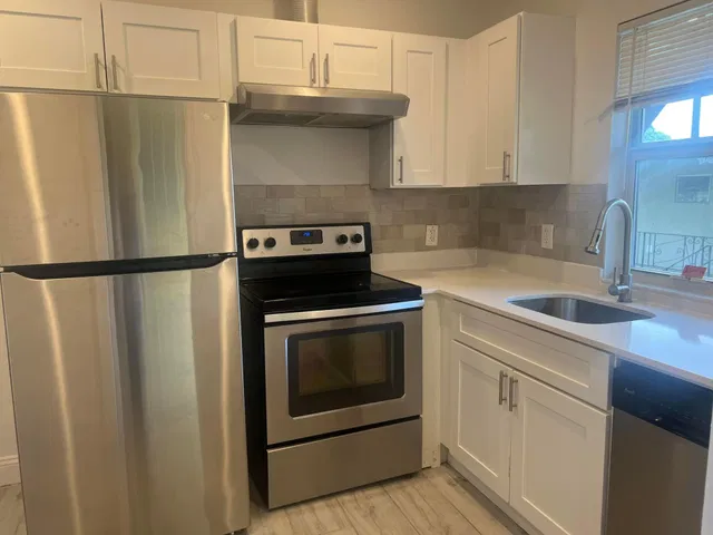  Unit F photo 9