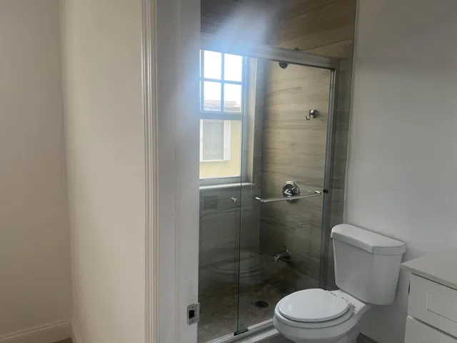  Unit F photo 11