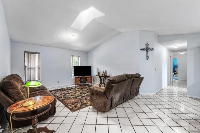 Residence photo 9