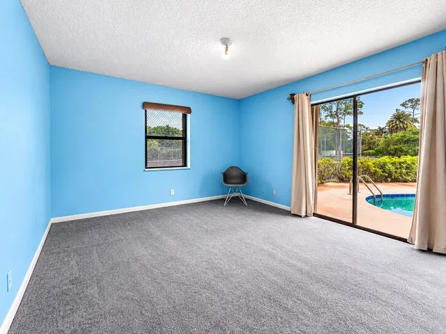 Residence photo 16